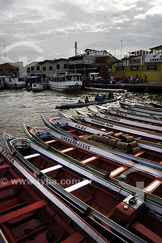  Assunto: Barcos usados para transporte de passageiros e comércio da Feira de Abaetetuba as margens do Rio Maratauira / Local: Abaetetuba - Pará - Brasil / Data: 04-04-2009 
