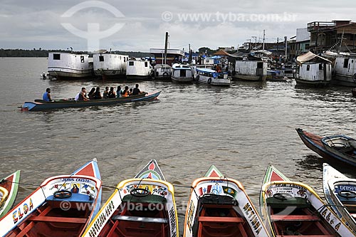  Assunto: Barcos usados para transporte de passageiros e comércio da Feira de Abaetetuba as margens do Rio Maratauira / Local: Abaetetuba - Pará - Brasil / Data: 04-04-2009 
