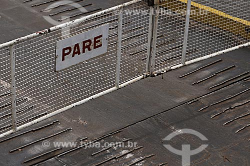  Assunto: Portão de acesso à barca na estação da Baía do Guajará / Local: próximo a Belém - Pará - Brasil / Data: Maio de 2009 
