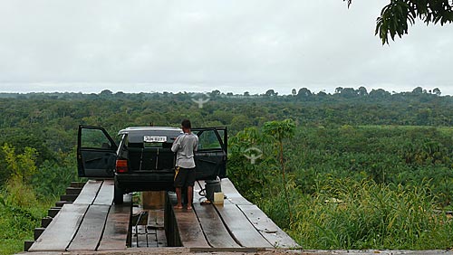  Assunto: Lava carros com floresta amazonica ao fundo/ Local: Acará - Pará - Brasil / Data: 02-04-2009 