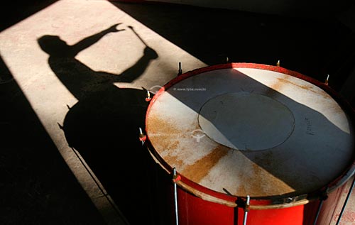  Assunto: Instrumento típico usado na festa do boi-bumbá  / Local:  Amazonas (AM) - Brasil  / Data: 16/03/2005 