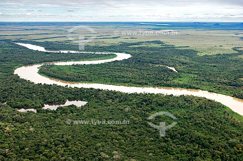  Assunto: Vista aérea do Rio Branco e de Mata de galeria  / Local:  Perto de Boa Vista - Roraima - Brasil  / Data: Janeiro de 2006 