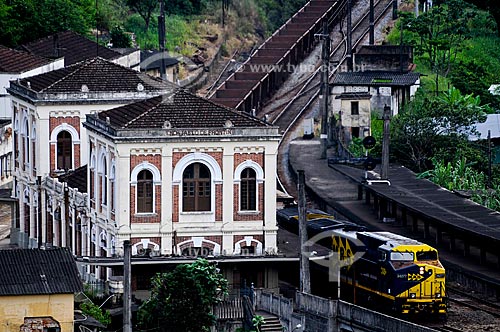  Trem da MRS carregado de minério passando pela Estação Ferroviária de Engenheiro Paulo de Frontin, inaugurada em 12 de julho de 1863  - Engenheiro Paulo de Frontin - Rio de Janeiro - Brasil