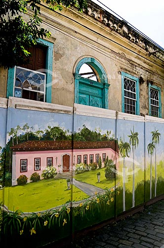  Assunto: Tapume pintado com fachadas das fazendas de café e casa colonial depredada atrás / Local: Vassouras - Vale do Paraíba - Rio de Janeiro - RJ / Data: 11-2009 