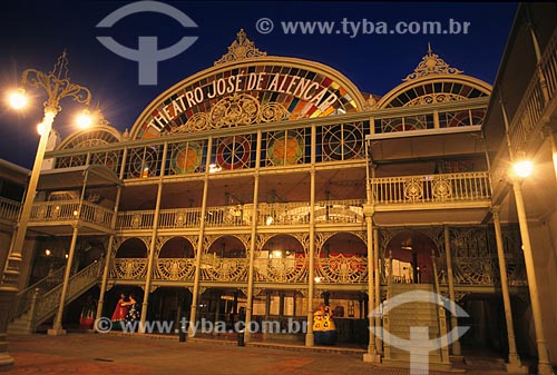  Assunto: Teatro José de Alencar com iluminação noturna  / Local:  Fortaleza - Ceará  / Data: 2003 
