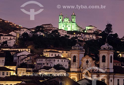  Assunto: Cidade de Ouro Preto à noite, com a Igreja de São Francisco de Assis ao fundo  / Local:  Ouro Preto - Minas Gerais (MG) - Brasil / Data:   