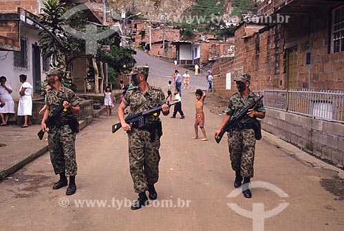  Assunto: Ocupação das Comunas (Favelas) de Medelín pelo Exército / Local: Medelín - Colômbia / Data: 2000 