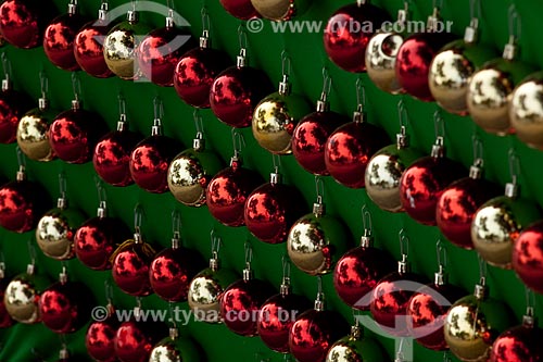  Assunto: Bolas de Natal vermelhas e prateadas  / Local: Paraty - Costa Verde - Rio de Janeiro  / Data: Janeiro 2010 