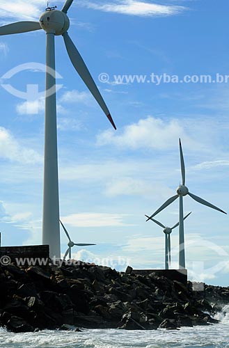  Assunto: Moinhos de vento produzindo energia elétrica / Local: Fortaleza, Ceará, Mucuripe / Data: 04/2009 