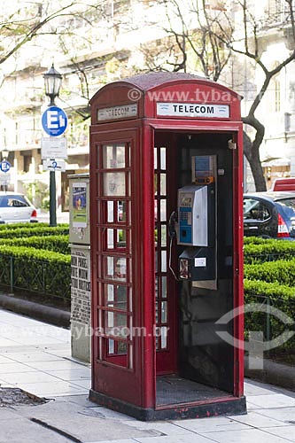  Assunto: Cabine de telefone no bairro da Recoleta  / Local:  Buenos Aires - Argentina  / Data: 09/10/2009 