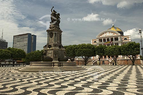  Assunto: Praça São Sebastião, com sua calçada de pedras portuguesas em forma de onda - Teatro Amazonas ao fundo  / Local:  Centro de Manaus - Amazonas (AM) - Brasil  / Data: 11/2007 