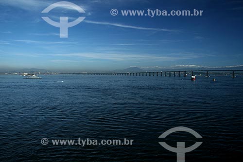  Assunto: Vista aérea da Ponte Rio-Niterói, na Baía de Guanabara / Local: Rio de Janeiro - RJ - Brasil / Data: 11/2009 