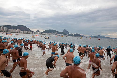  Assunto: Largada da Travessia dos Fortes - o evento reuniu mais de 2.500 participantes que nadaram o percurso de 3.350 KM entre o Forte de Copacabana e o Forte do Leme  / Local: Rio de Janeiro - RJ - Brasil  / Data: 04/04/2010 