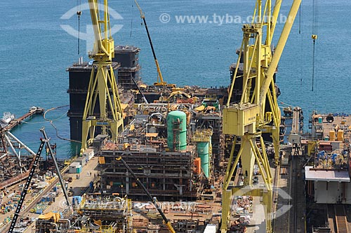  Assunto: Estaleiro naval BrasFels construindo plataforma de petróleo. / Local: Angra dos Reis - Rio de Janeiro (RJ) - Brasil / Data: 28/04/2010 