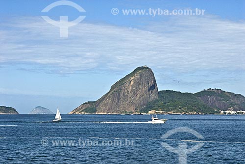  Assunto: Vista do Pão de Açúcar com iate e veleiro nas águas da Baía de Guanabara  / Local:  Niterói -  RJ - Brasil  / Data: Setembro de 2009 