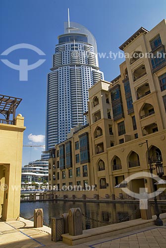  Assunto: Detalhe de ponte sobre canal artificial com diferentes estilos arquitetônicos da cidade ao fundo  / Local: Dubai - Emirados Árabes  / Data: Janeiro 2009 