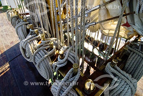  Assunto: Cordas amarradas em veleiro durante visitação de Grandes Veleiros, no Píer Mauá  / Local: Rio de Janeiro - RJ - Brasil  / Data: Fev. 2010 