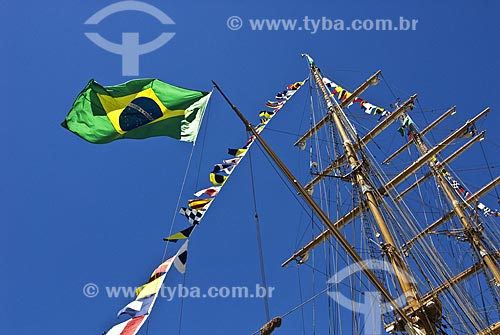  Assunto: Detalhe da mastreação da bandeira brasileira no veleiro Cisne Branco durante exposição de Grandes Veleiros de nações sulamericanas, no Píer Mauá  / Local:  Rio de Janeiro  / Data: Fev. 2010 