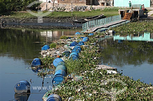  Assunto: Poluição na Baía de Guanabara - Ecobarreira no Rio Meriti  / Local:  Zona Norte - Rio de Janeiro - RJ - Brasil  / Data: 05/2007 