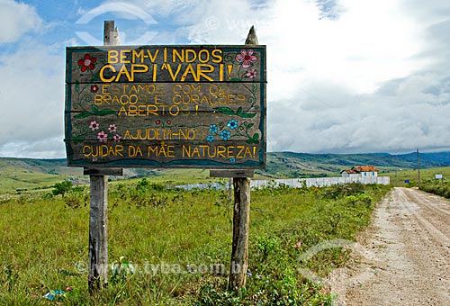  Assunto: Placa de boas vindas na entrada de Capivari  / Local:  Minas Gerais - MG - Brasil  / Data: 01/2009 