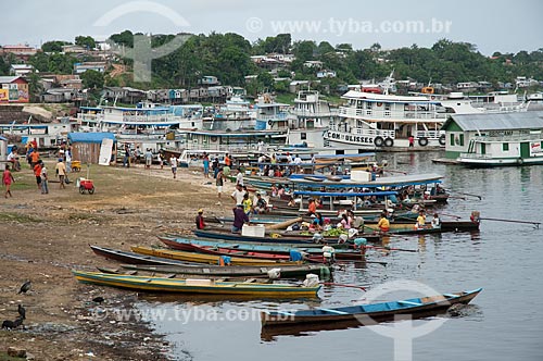  Assunto: Beira do lago Tefé, com canoas e barcos na margem  / Local: Tefé - Amazonas (AM) - Brasil  / Data: 13/03/2007 