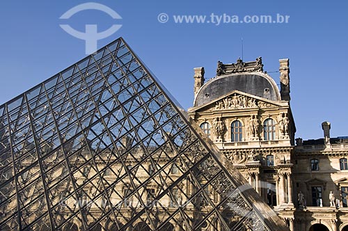  Assunto: Pirâmide do Museu do Louvre / Local: Paris - França / Data: 12/09/2009
 