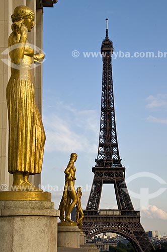  Assunto: Palácio de Chaillot em Trocadero com Torre Eiffel ao fundo / Local: Paris - França / Data: 15/09/2009 