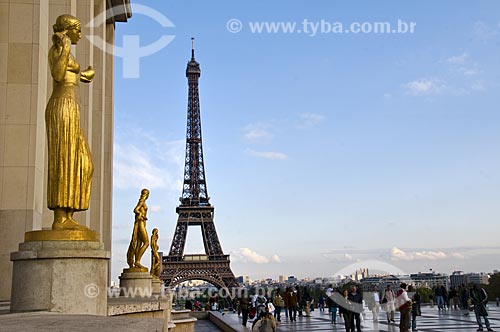  Assunto: Palácio de Chaillot em Trocadero com Torre Eiffel ao fundo / Local: Paris - França / Data: 15/09/2009 