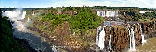  Assunto: Vista panorâmica das Cataratas do Iguaçu, no Parque Nacional do Iguaçu  / Local:  Foz do Iguaçu - Paraná - PR - Brasil  / Data: 06/2009 