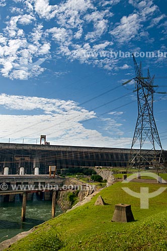  Assunto: Vista externa da Represa e Turbinas da Usina Hidrelétrica de Itaipu  / Local:  Rio Paraná - Fronteira entre Brasil e Paraguai  / Data: 06/2009 