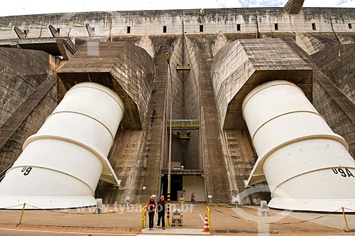  Assunto: Vista externa da Represa e Turbinas da Usina Hidrelétrica de Itaipu  / Local:  Rio Paraná - Fronteira entre Brasil e Paraguai  / Data: 06/2009 
