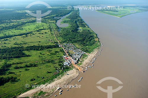  Assunto: Vista aérea do município de Careiro da Várzea, na margem direita do Rio Amazonas  / Local:  Amazonas (AM) - Brasil  / Data:  