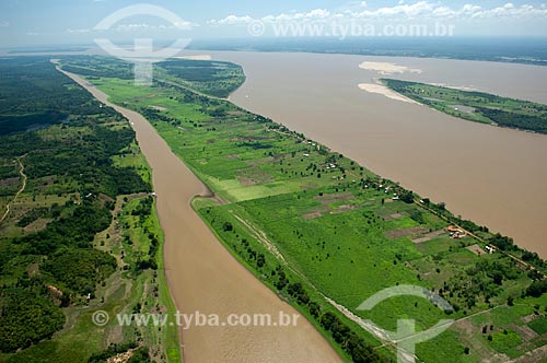  Assunto: Vista aérea da várzea do rio Solimões, mostrando comunidades e suas roças de agricultura de subsistência  / Local:  Amazonas (AM) - Brasil  / Data: 03/11/2007 