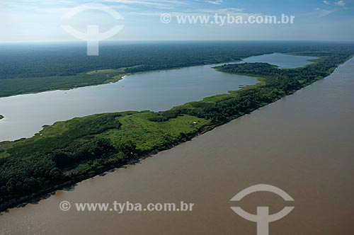  Assunto: Rio Madeira e sua várzea, com um lago  / Local:  Município de Borba - Amazonas (AM) - Brasil  / Data: 11/2007 
