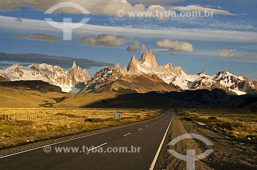  Assunto: Vista do Monte Fitz Roy e do Cerro Torre da estrada ruta 23  / Local:  Place: El Chalten - Patagônia - Argentina  / Data: 02/2010 