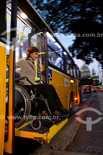  Assunto: Ônibus adaptado para portadores de necessidades especiais que utilizam cadeiras de rodas  / Local:  Rio de Janeiro - RJ - Brasil  / Data: 04/06/2010 
