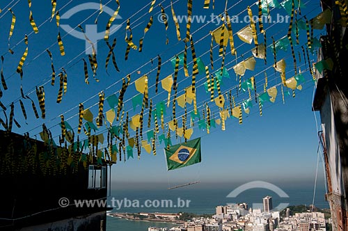  Assunto: Morro do Cantagalo durante a Copa do Mundo de 2010, praia de Copacabana e Ipanema ao fundo  / Local:  Rio de Janeiro - RJ - Brasil  / Data: 06/2010 