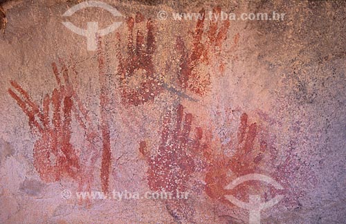  Assunto: Pinturas rupestres em sítio arqueológico  / Local:  São Raimundo Nonato - Piauí - BA - Brasil  / Data: 1995 