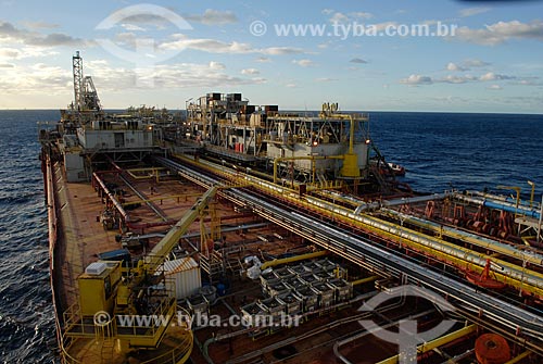  Assunto: Navio-Plataforma de petróleo FPSO Fluminense da Shell  / Local:  Bacia de Campos - RJ - Brasil  / Data: 06/2010  