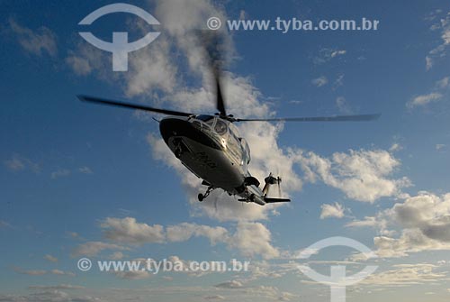  Assunto: Helicóptero pousando no heliponto do navio-plataforma de petróleo FPSO Fluminense da Shell  / Local:  Bacia de Campos - RJ - Brasil  / Data: 06/2010 