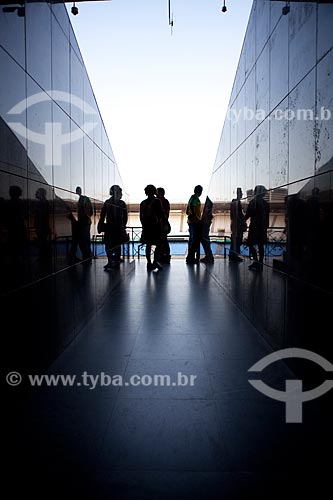  Assunto: Silhueta de pessoas no corredor de acesso às arquibancadas no Estádio Jornalista Mário Filho - Maracanã  / Local:  Rio de Janeiro - RJ - Brazil  / Data: 09/06/2010 