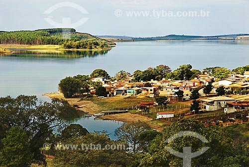  Assunto: Vista de Santo Hilário, um pequeno núcleo habitacional na margem da represa de Furnas  / Local:  Santo Hilário - Municipio de Pimenta - Minas Gerais - MG - Brasil  / Data: 07/2010 