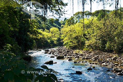  Assunto: Vista do Rio Macacú na estrada para Nova Friburgo  / Local:  Cachoeiras de Macacú - Rio de Janeiro - RJ - Brasil  / Data: 06/2010 