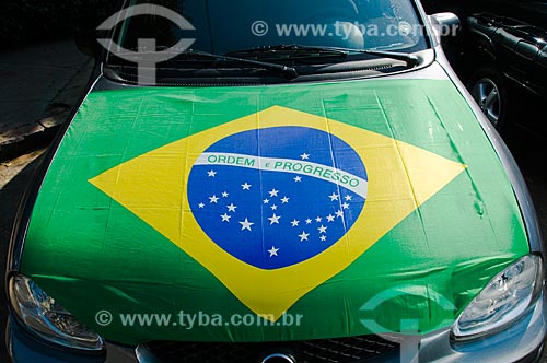  Assunto: Carro decorado com bandeira brasileira em dia de jogo da Copa do Mundo 2010 / Local: São Paulo - SP / Data: 07/2010 