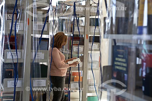  Assunto: Pesquisadora na Biblioteca do Hospital de Bonsucesso / Local: Bonsucesso - Rio de Janeiro (RJ) - Brasil / Data: 08/2010 