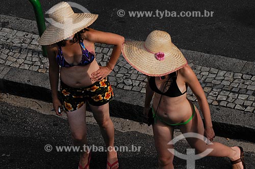  Assunto: Mulheres com chapéu no verão carioca / Local: Arpoador - Rio de Janeiro - RJ - Brasil / Data: 01/2009 