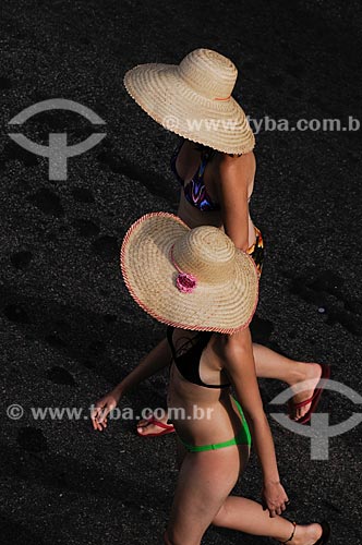 Assunto: Mulheres com chapéu no verão carioca / Local: Arpoador - Rio de Janeiro - RJ - Brasil / Data: 01/2009 