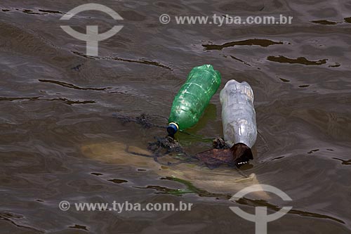  Assunto: Poluição às margens do Rio Capibaribe  / Local:  Ilha de Deus - Recife - Pernambuco  / Data: 14/10/2010 