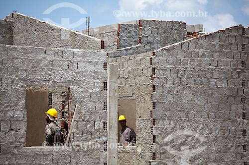  Assunto: Construção Civil - Operários construindo novo conjunto habitacional na Ilha de Deus   / Local:  Recife - Pernambuco  / Data: 10/2010 