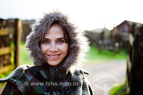  Assunto: Mulher de casaco de peles  / Local:  Campos de Cima da Serra - Rio Grande do Sul - RS - Brasil  / Data: 09/2010 